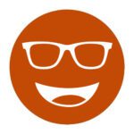 Circular icon with a smiling face wearing glasses in amber, representing the Eschenbach Amber lens tint.