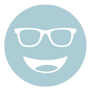 Circular icon with a smiling face wearing glasses in light teal, representing the Green/Blue 20 lens tint.