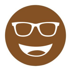 Circular icon with a smiling face wearing glasses in medium brown, representing the Noir #01 lens tint.