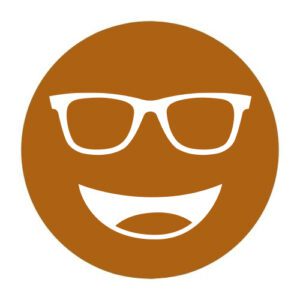 Circular icon with a smiling face wearing glasses in dark amber, representing the Noir #40 lens tint.
