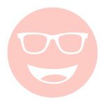 Circular icon with a smiling face wearing glasses in light coral, representing the Noir-41 lens tint.